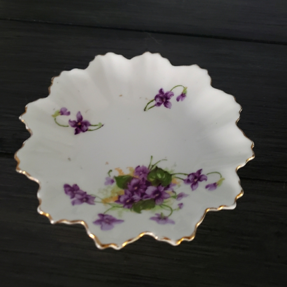 Violets trinket dish